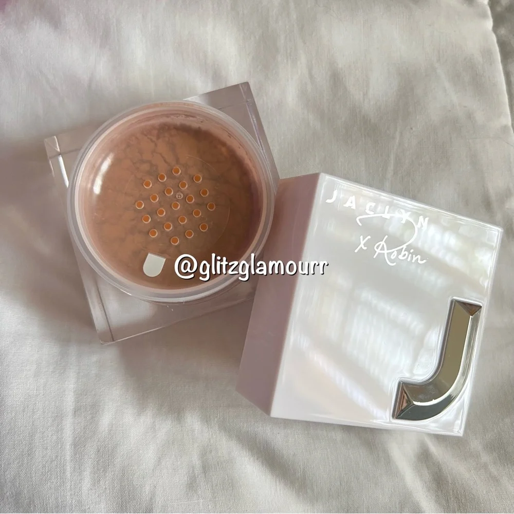 Jaclyn x Robin Powder Move Loose Face Powder